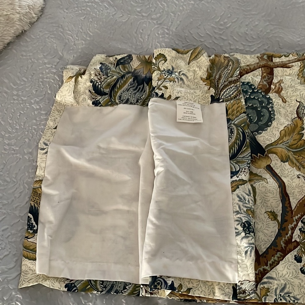 Valance - Picture 2 of 3